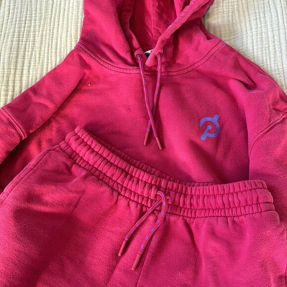 Peloton chic hoodie and jogger berry red - Picture 4 of 4